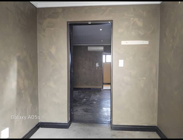 57M² BUSINESS TO LET IN BRYANSTON